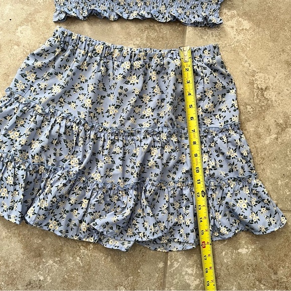 Indulge Instyle Blue Floral Print Cropped Top & Skirt Set Size L Smocked Layered - Picture 8 of 8